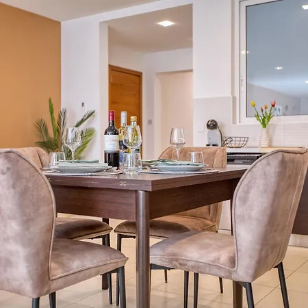 Luxury 2 Bedroom Near Seafront Yhai1-2 公寓 *